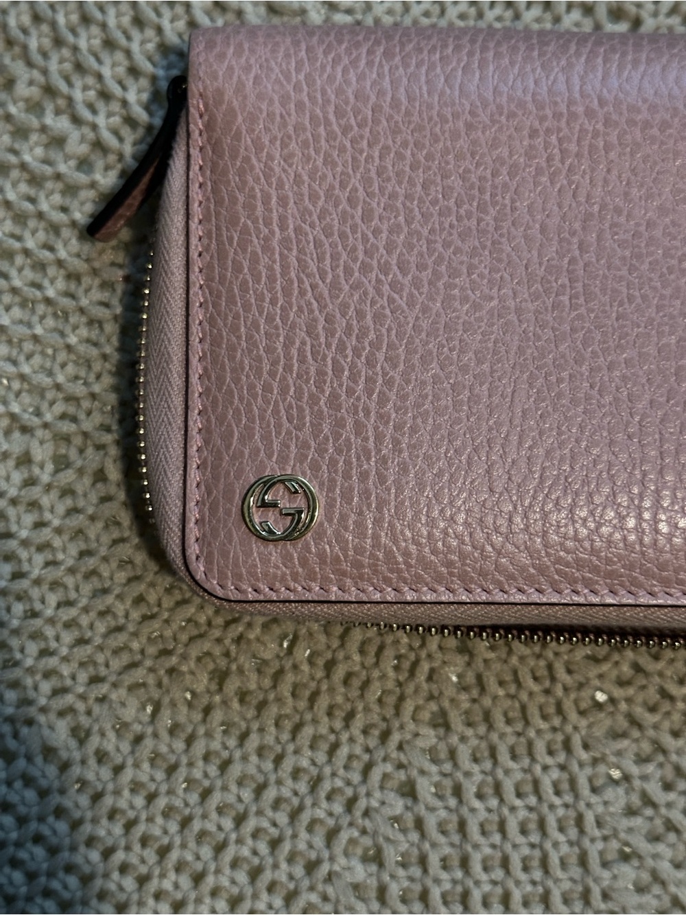 Authentic Gucci Pink Pebbled Zip Wallet - Picture 4 of 8